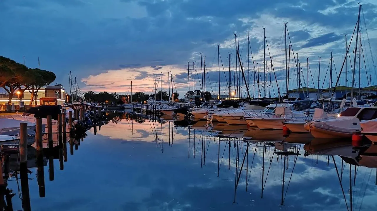 Apartment Central Flat, 130M From The Beach With Shared Pool Porto Santa Margherita di Caorle