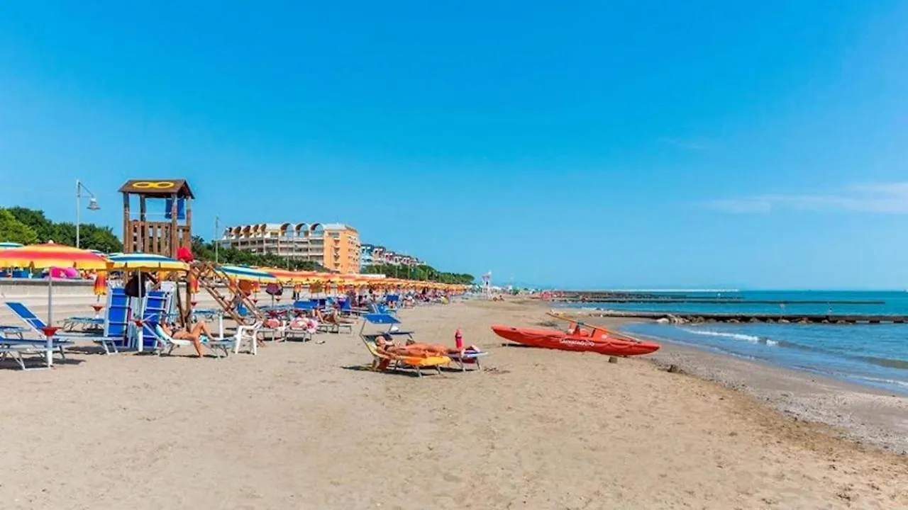Central Flat, 130M From The Beach With Shared Pool Porto Santa Margherita di Caorle Apartment