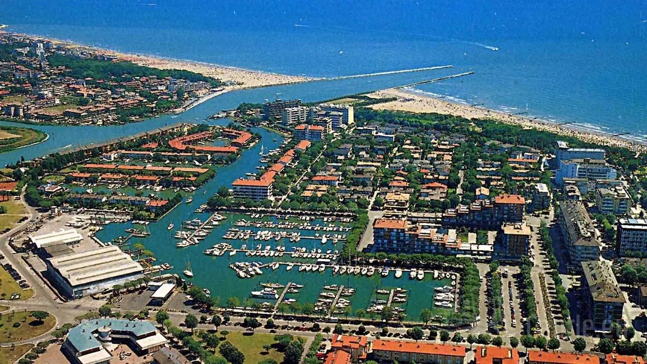 Central Flat, 130M From The Beach With Shared Pool Porto Santa Margherita di Caorle