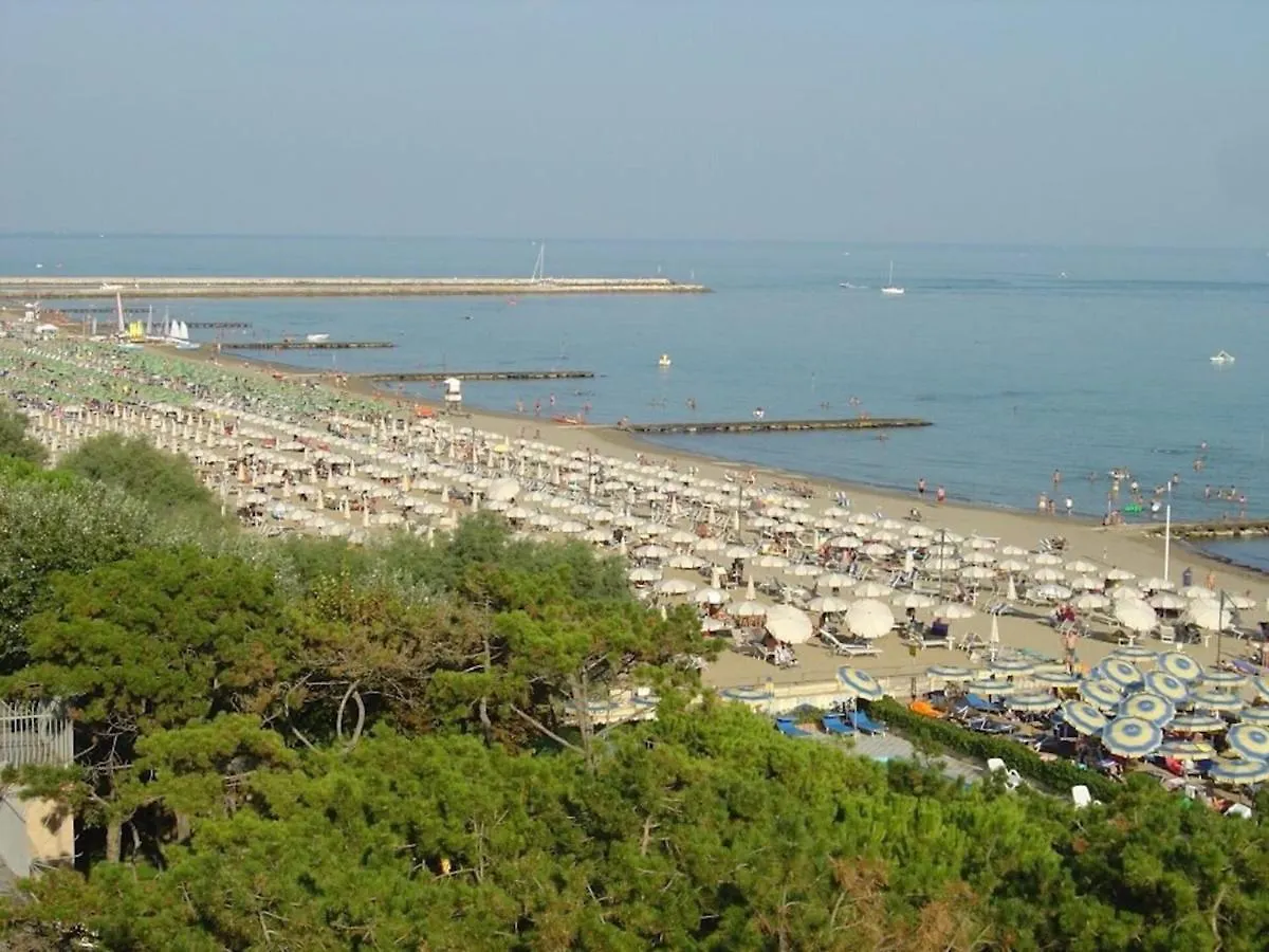 Apartment Central Flat, 130M From The Beach With Shared Pool Porto Santa Margherita di Caorle