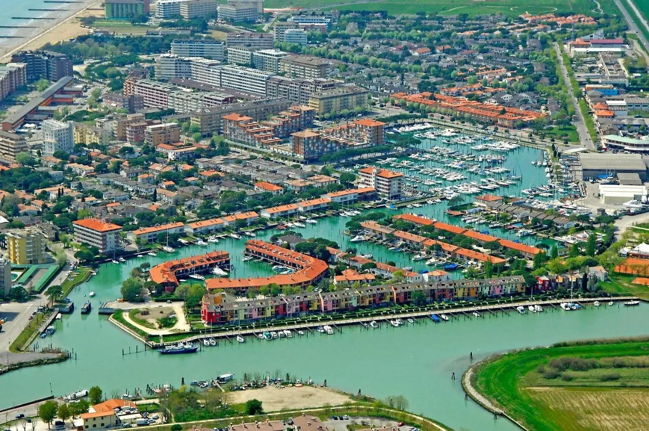 Apartment Central Flat, 130M From The Beach With Shared Pool Porto Santa Margherita di Caorle Italy