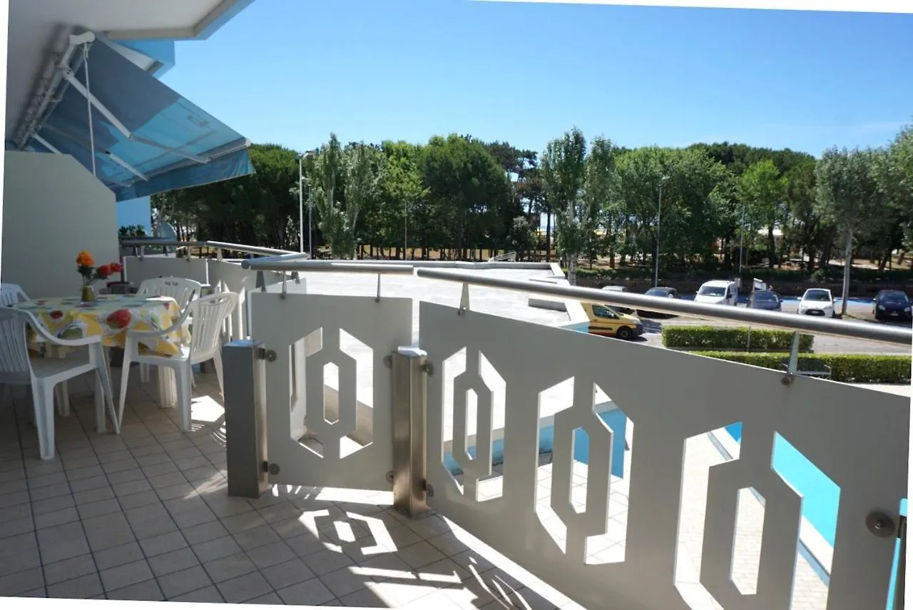Apartment Central Flat, 130M From The Beach With Shared Pool Porto Santa Margherita di Caorle